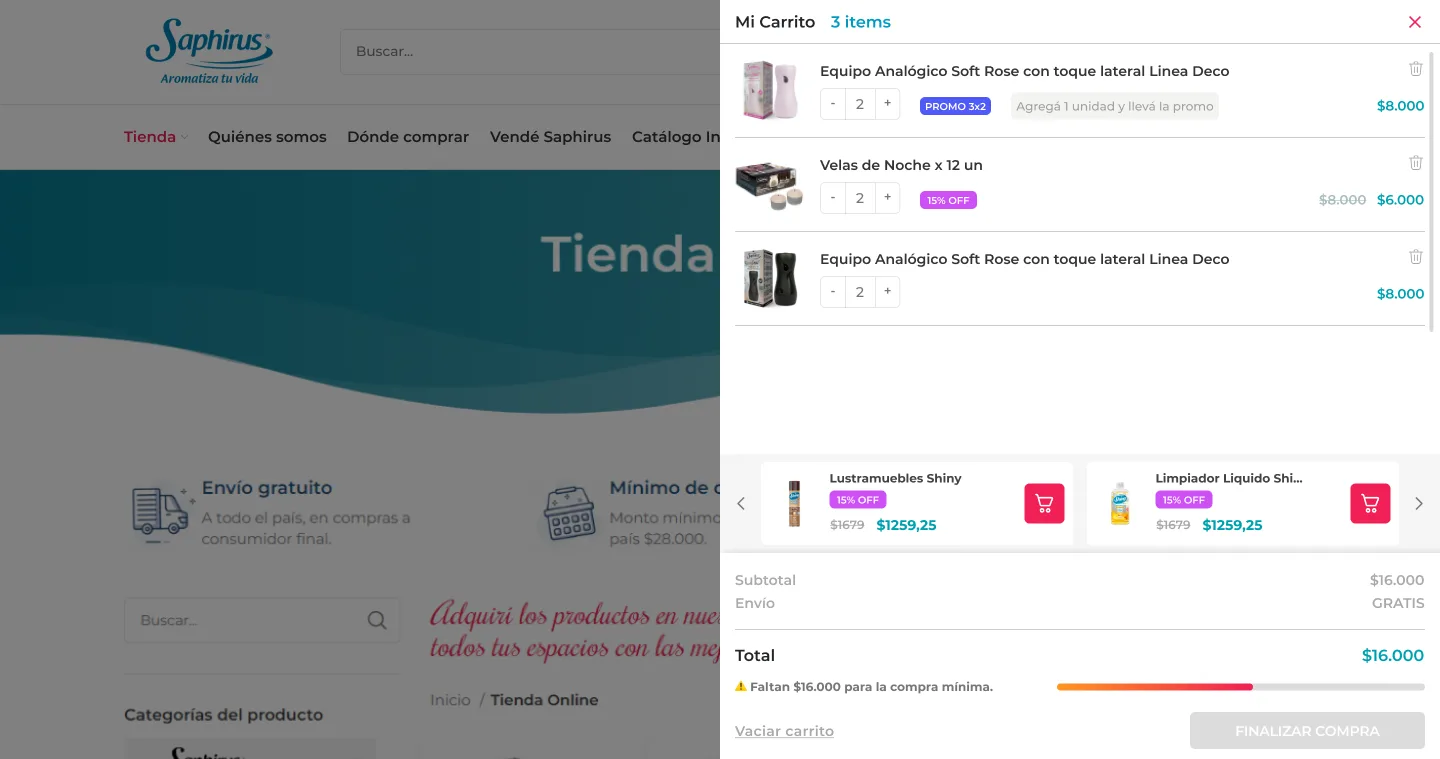Carrito lateral con 3 productos, selectores de cantidad, etiquetas de promoción, sugerencias de productos, subtotal con envío gratis y botón 'Finalizar compra'